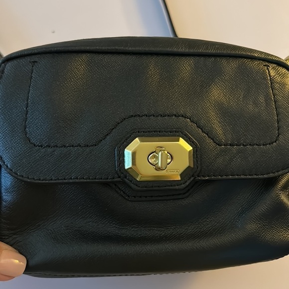 Coach Aby leather crossbody camera bag. - Picture 3 of 10